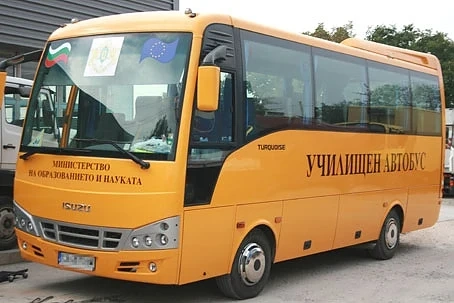 Катастрофа с училищен автобус, има пострадали деца