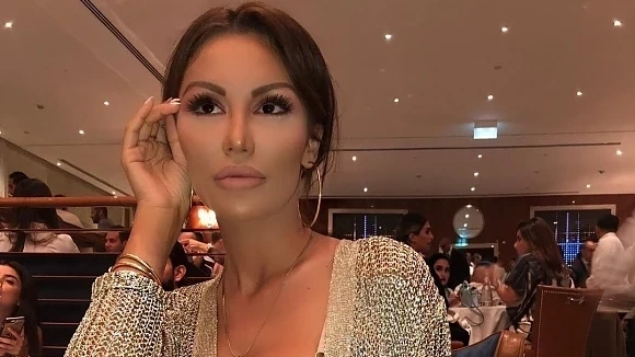 Моника Валериева се разголи 
