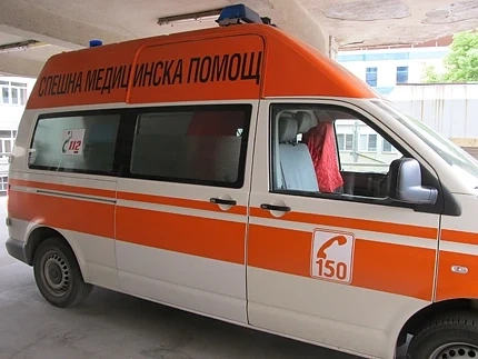 Нападнаха екип на спешния център в Козлодуй 