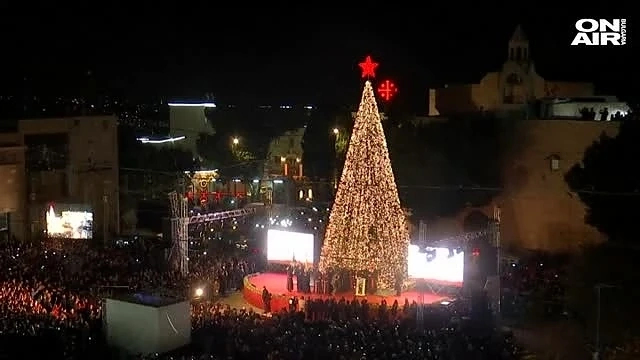 Коледни елхи озариха Витлеем и Рио де Жанейро