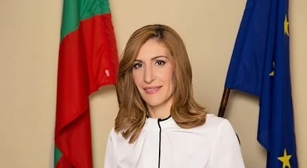 Николина Ангелкова отпразнува 39 години с детска торта (СНИМКИ) 