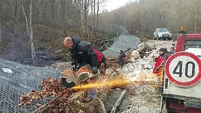 Ремонтират падналата ограда на българо-турската граница