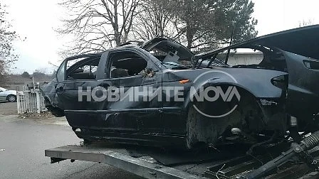 Трима младежи загинаха след удар в дърво (СНИМКИ) 