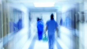 64 ученици са с хранително отравяне след парти в бар във Варна