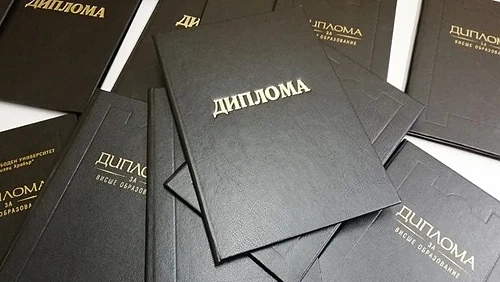 Спипаха група, изготвяла фалшиви дипломи