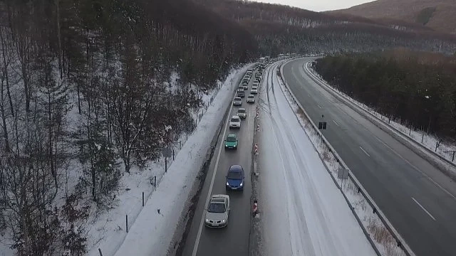 Засилен трафик по АМ „Хемус“ в района преди тунела Витиня