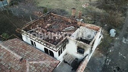 Коледна украса подпали къща във Великотърновско (СНИМКА) 