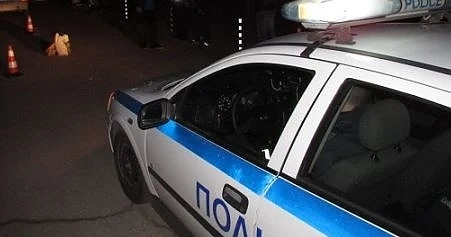 Въоръжени и маскирани обраха бензиностанция в Казанлък