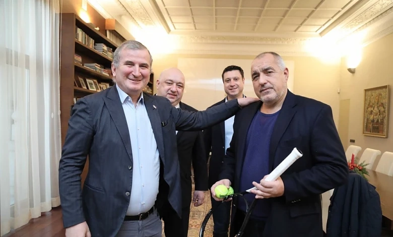 Бойко Борисов с подарък от Джокович