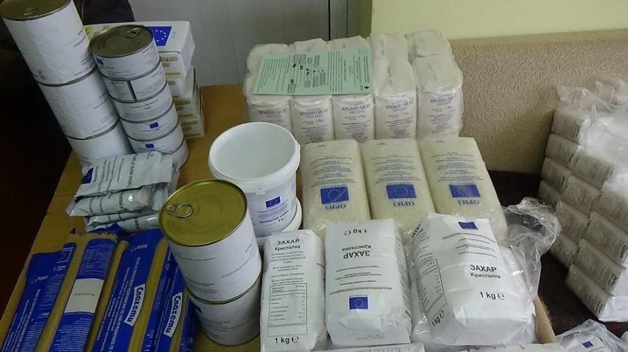 Раздават хранителни продукти на социално слаби хора в Русенско 