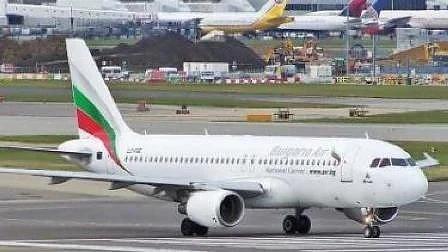 Самолет на „България ер” кацна аварийно във Виена