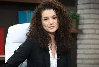 Александра Кръстева сяда на стола на Мариана Векилска