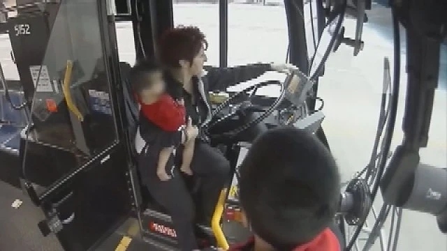Шофьор на автобус спаси бебе в САЩ