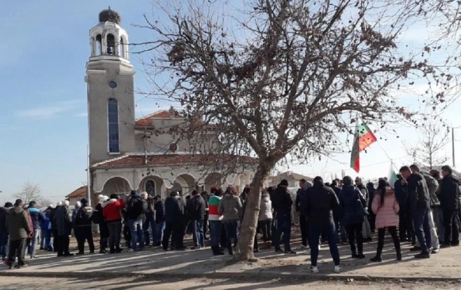 Протестите във Войводиново спират