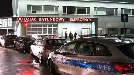 Мъж намушка кмета на Гданск на благотворително събитие