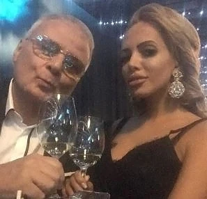Годеницата на Христо Сираков лъсна гола в нета (СНИМКА)