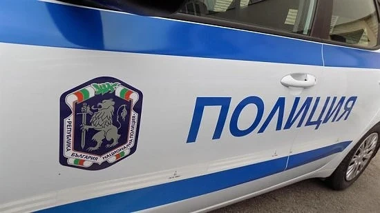 Луксозни автомобили се помляха на бул. България 