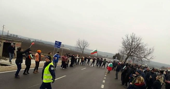 Над 100 души излязоха на протест срещу винетките 