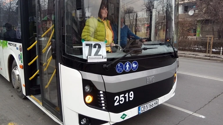 Шофьор на автобус отказа жълти стотинки за билетче