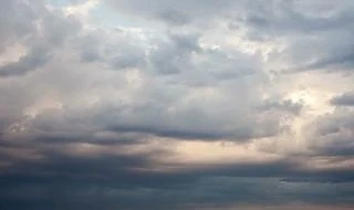  Облачно, със слаби превалявания от дъжд