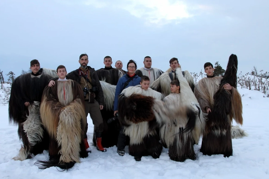 „Нешънъл Джeографик“ направи фотосесия на разложки кукери