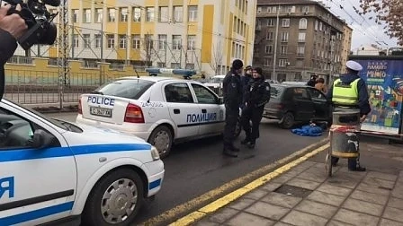 Показна акция по задържане на група за грабежи до СМГ в София (СНИМКИ)