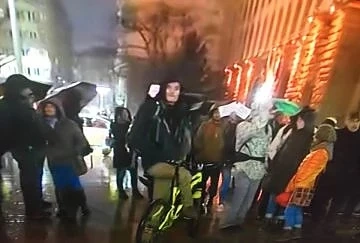 Жалък протест на зелените вчера пред МС