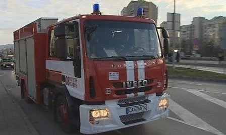 Халета и автосервиз горят до столичния бул. \