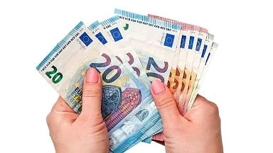 Минималната заплата в Гърция става 650 евро от днес