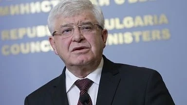 Увеличават заплатите в общинските и областните болници 