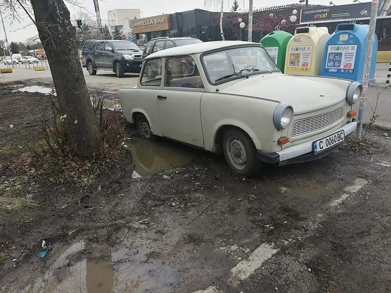  В \