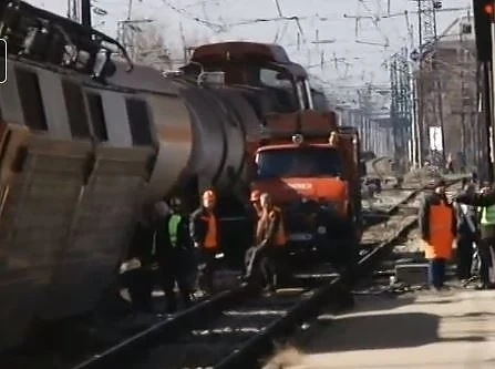 Товарен влак дерайлира в Пловдив 