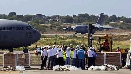 Американски самолети с хуманитарна помощ за Венецуела кацнаха в Колумбия