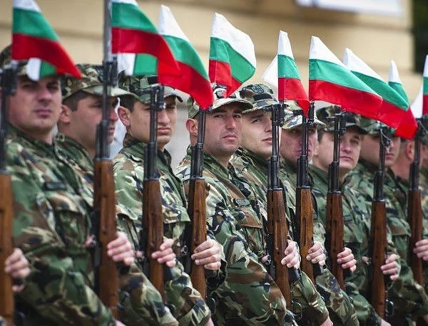 Обявен е конкурс за заемане на 185 войнишки длъжности във военните формирования на Сухопътните войски