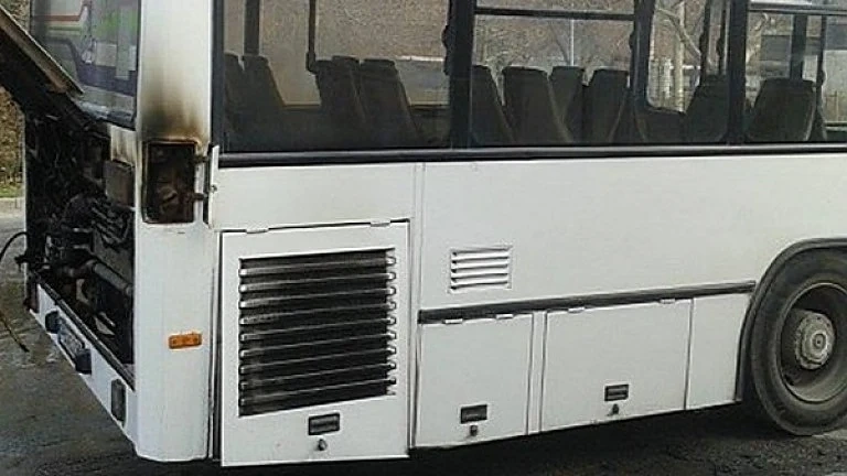 Автобус се запали на АМ Хемус