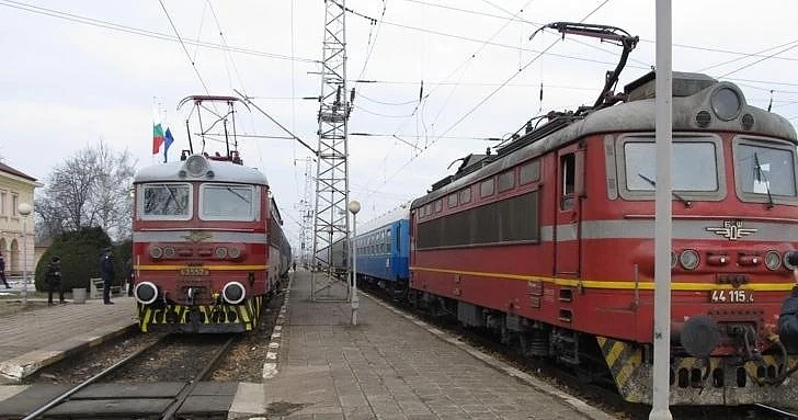 БДЖ пуска допълнително още 8 000 места във влаковете си за 3-ти март 