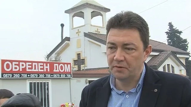 Жители на Петрич правят подписка в защита на своя свещеник