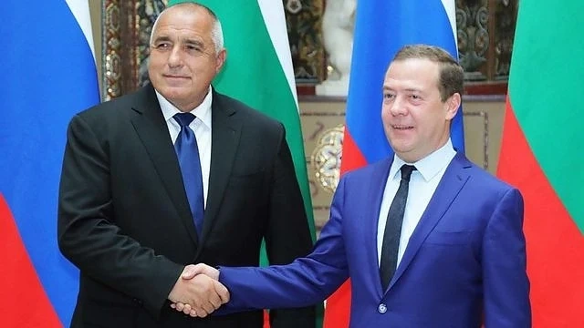 Борисов посрещна Дмитрий Медведев пред паметника на Незнайния воин