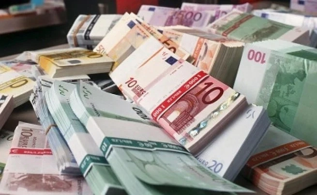 Митничари задържаха валута за над 80 000 лева на \