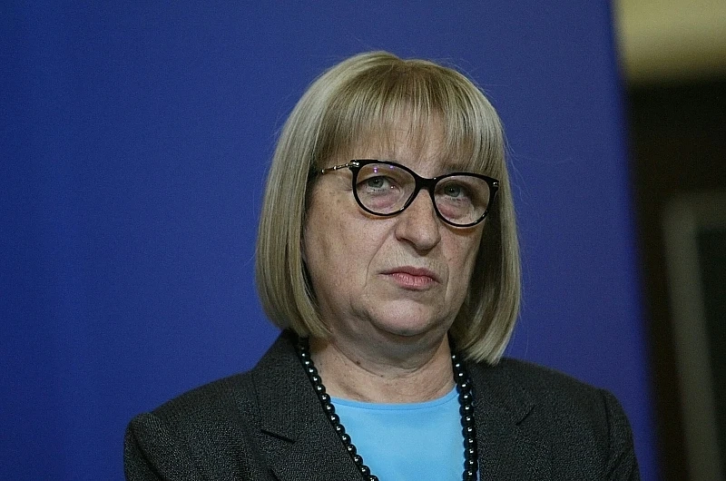 Министър Цачева дава данни за условията в арестите и затворите