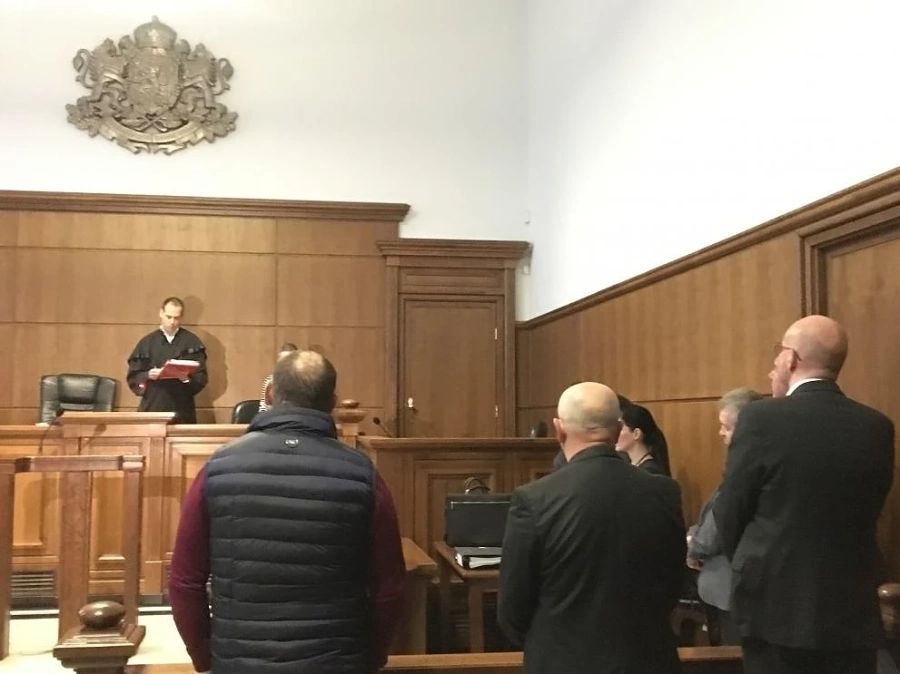 Осъдиха трима души за източване на железниците