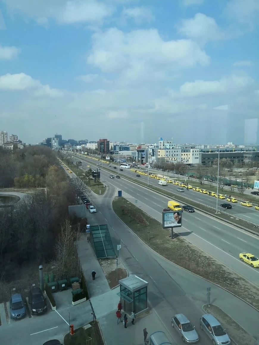 Започна протестът на такситата