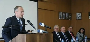Намаляват приема на студенти 