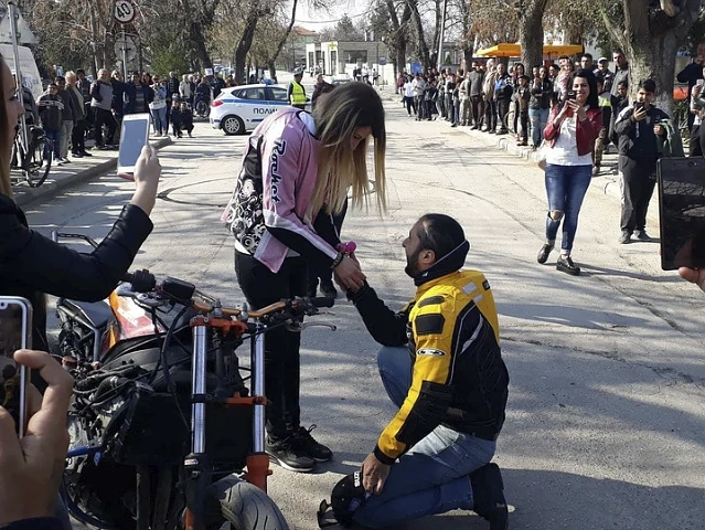 Моторист предложи брак на откриването на мотосезона в Пловдивско 
