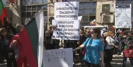 Фелдшерите плашат да спрат работата на Спешни центрове
