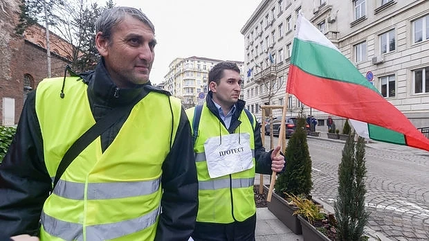 Увеличават заплатите на шофьорите в градския транспорт в София