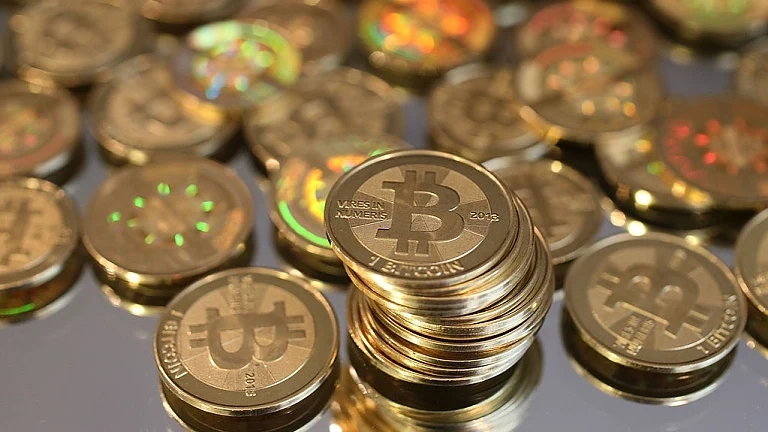 Биткойнът отново пое към върха 