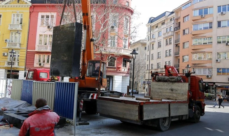 Демонтират Водната стена на площад „Гарибалди“