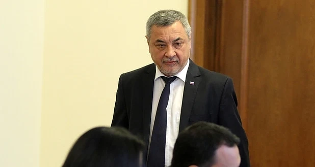 Коалиция „Патриоти за Валери Симеонов“ се регистрира за евровота