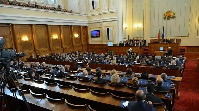 Гласуваха оставката на Делян Добрев